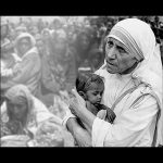 III MERE TERESA : PAUVRE AVEC LES PAUVRES