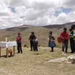 Un prêtre célèbre le mariage du ciel et de la terre